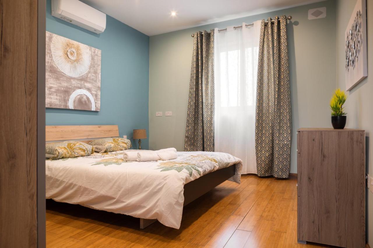 Entire Luxury Sliema Townhouse Steps From Beach Exterior foto