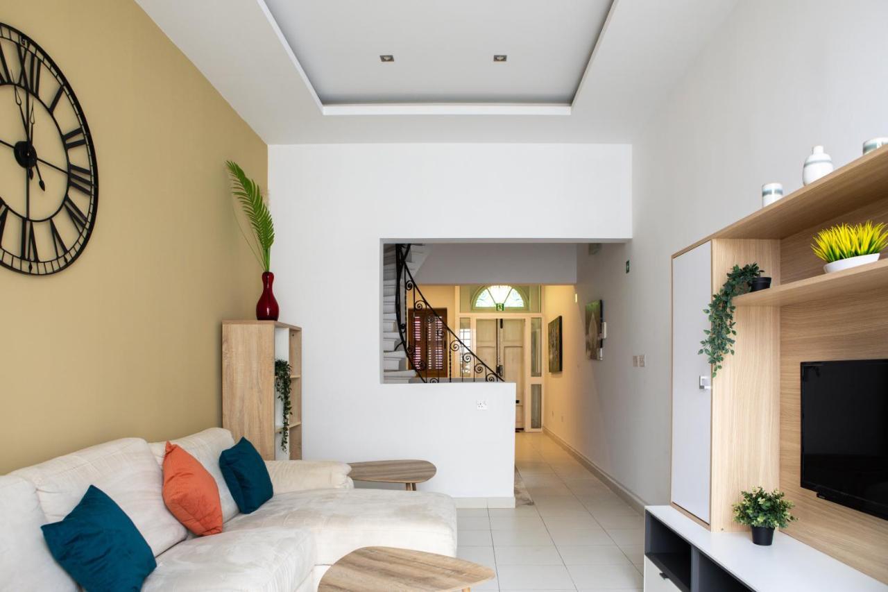 Entire Luxury Sliema Townhouse Steps From Beach Exterior foto